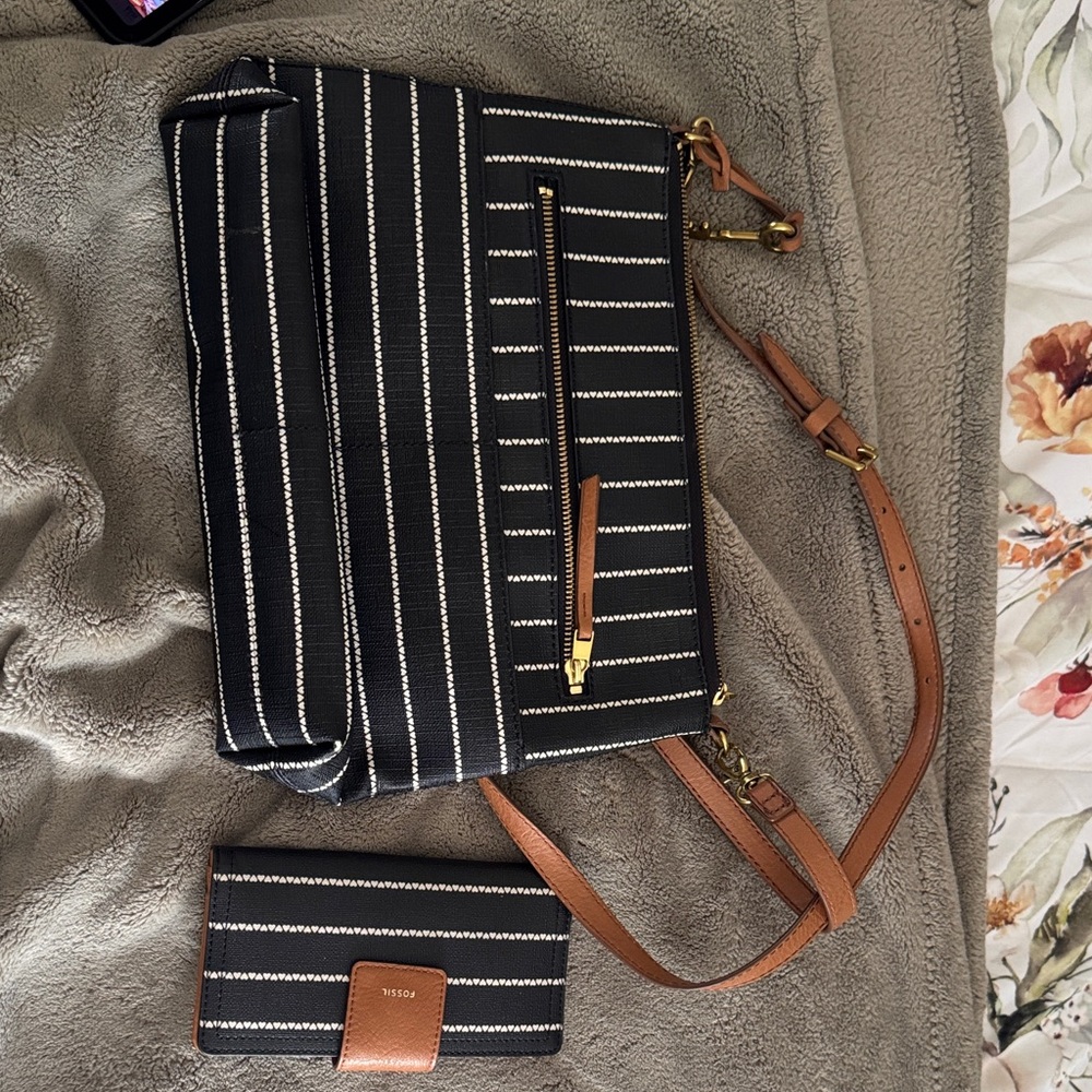 Fossil crossbody with matching wallet